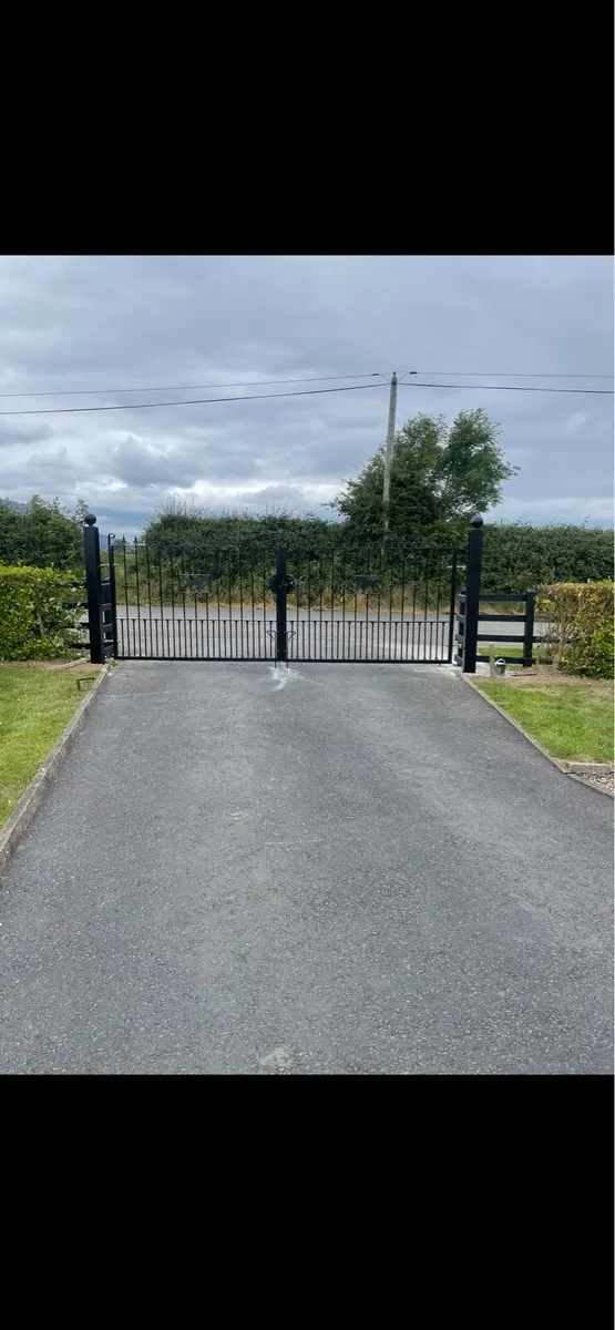Estate fencing , gates and railings - Image 3
