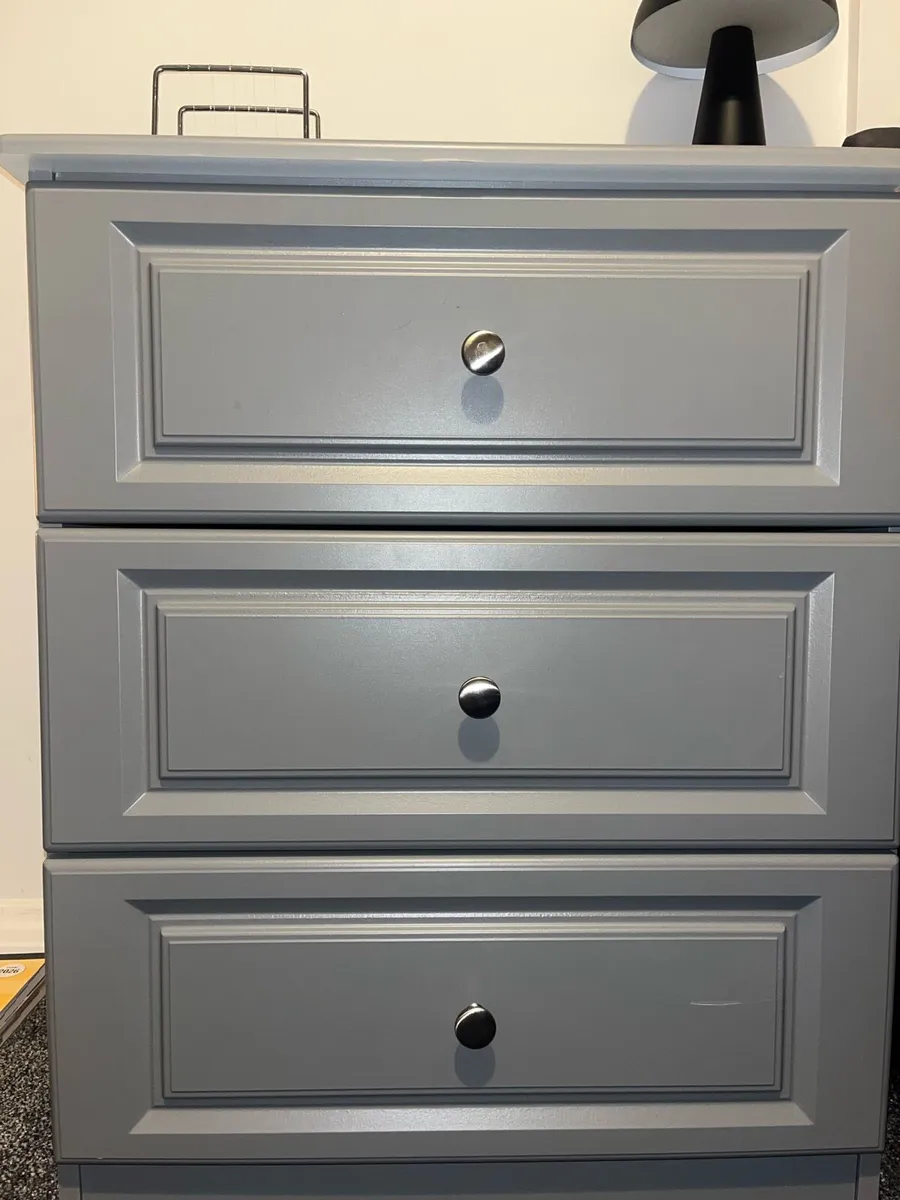 chest of drawers - Image 1