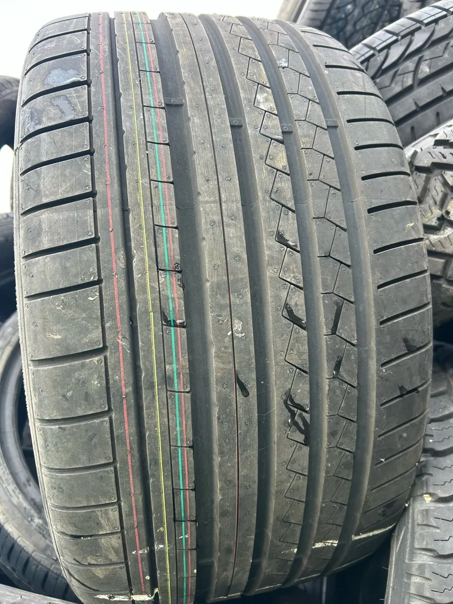 295/30R20 Dunlop SP Sport Maxx X2 - Image 1