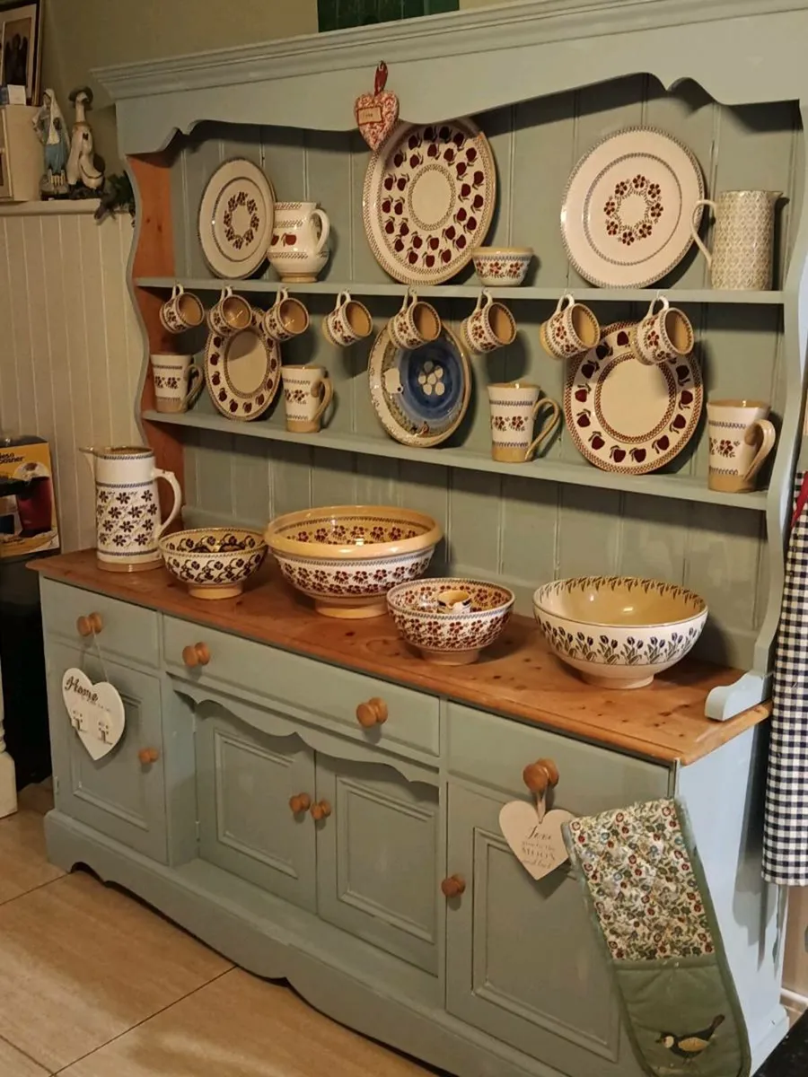 Solid kitchen dresser delivery arranged - Image 2