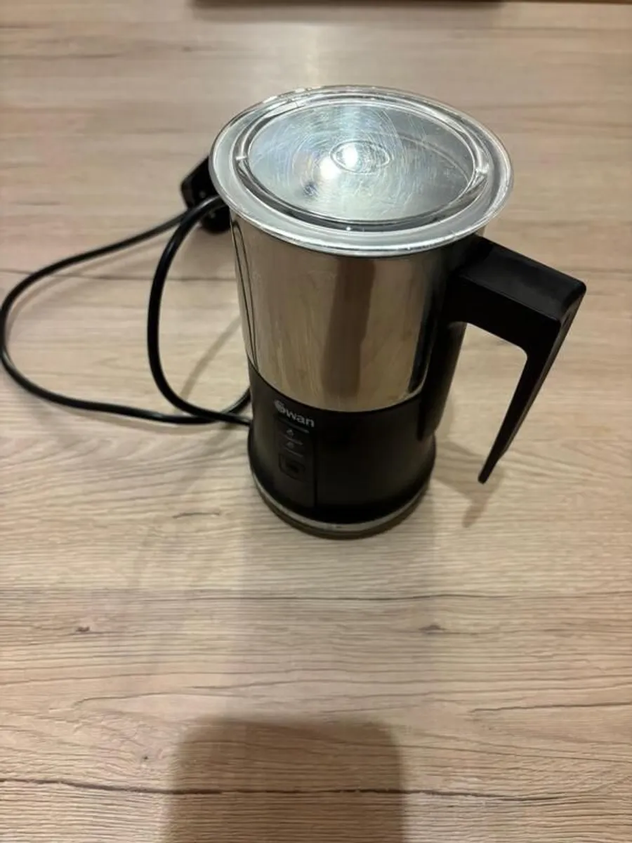 Nespresso Coffee Machine & Milk Frother Bundle - Image 2