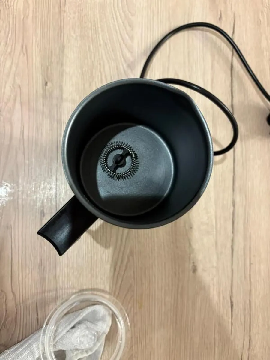 Nespresso Coffee Machine & Milk Frother Bundle - Image 4