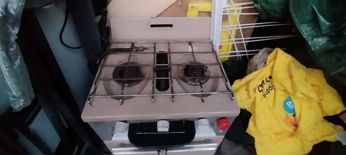 1980s old style cream namel cooker for sale - Image 1