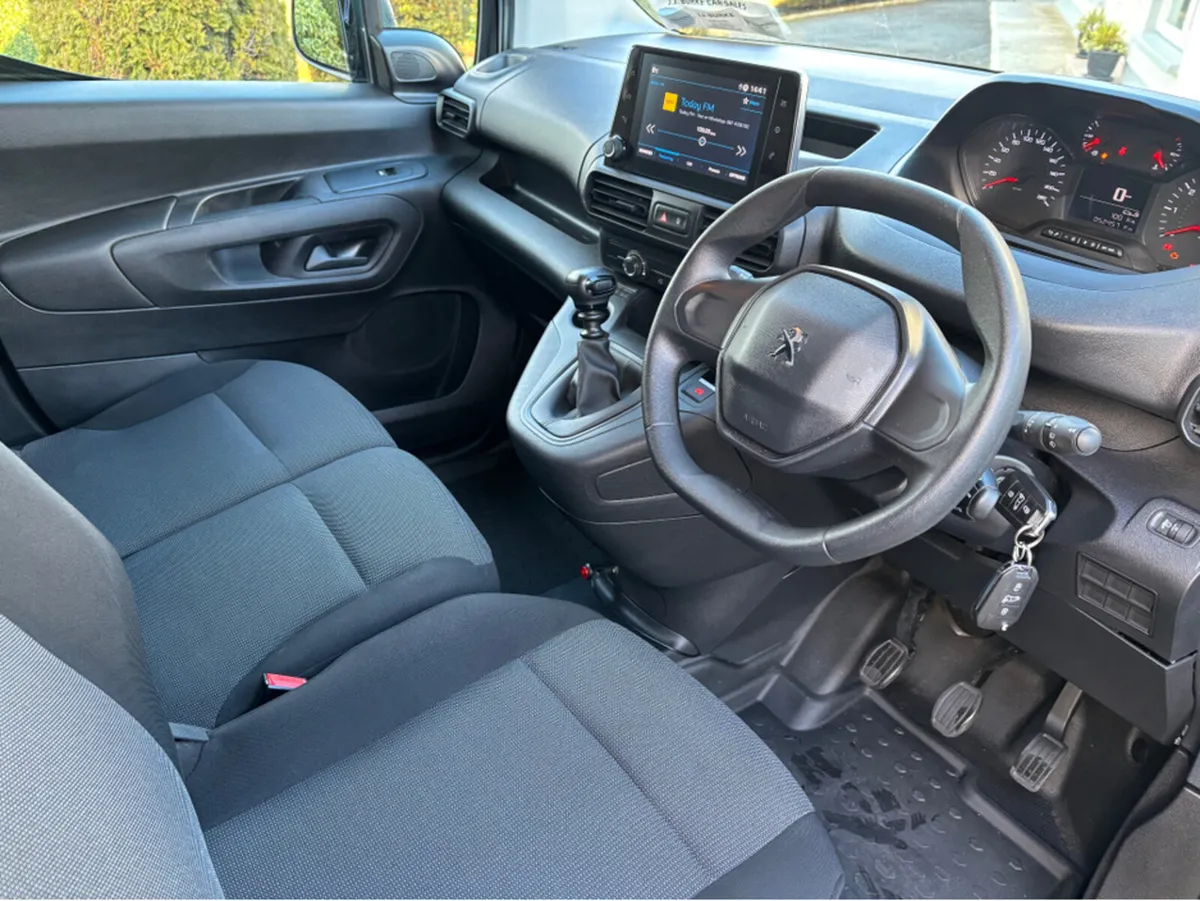 Peugeot Partner ACTIVE PLUS 1.5 BLUE  LWB - Image 4
