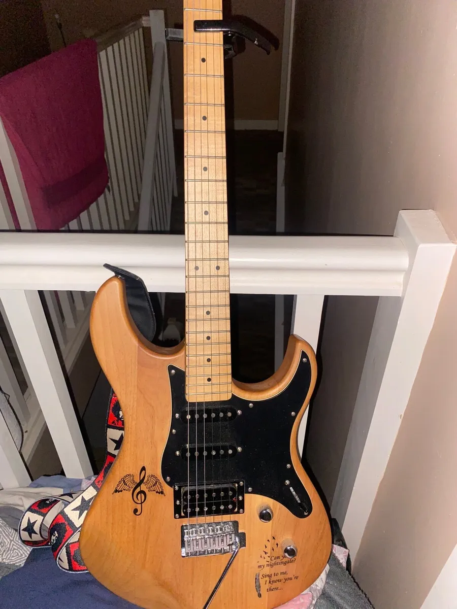 Electric guitar - Image 1