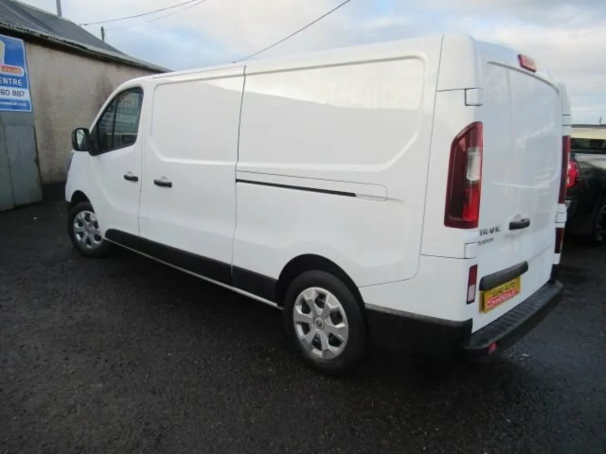 2.0 dCi Blue LL30 Business+ Panel Van 5dr Diesel M - Image 2