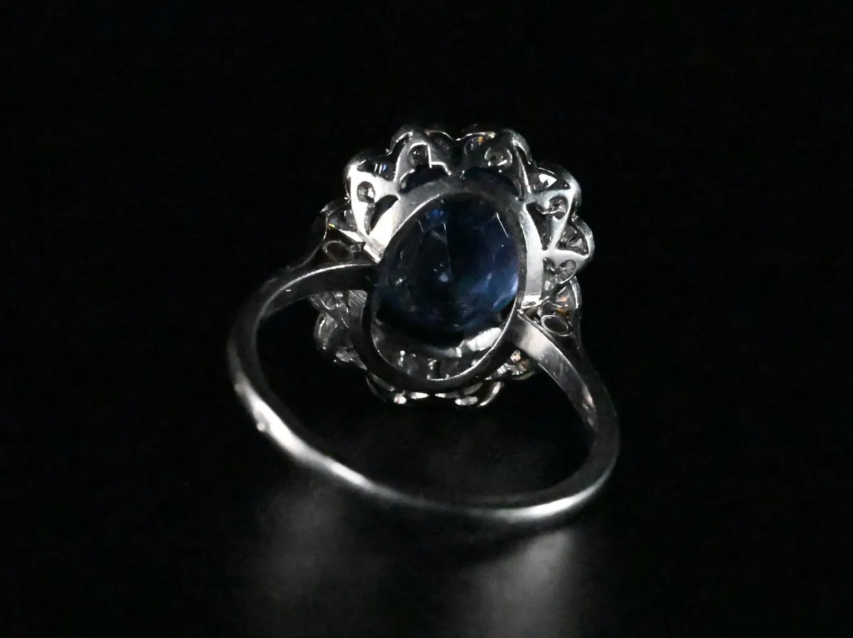 Beautiful Art Deco Sapphire & Diamond Ring - Plat - Image 4