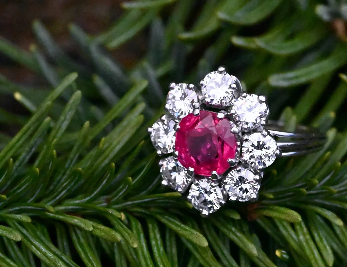 Antique 1920s Ruby & Diamond Cluster Ring - Image 3