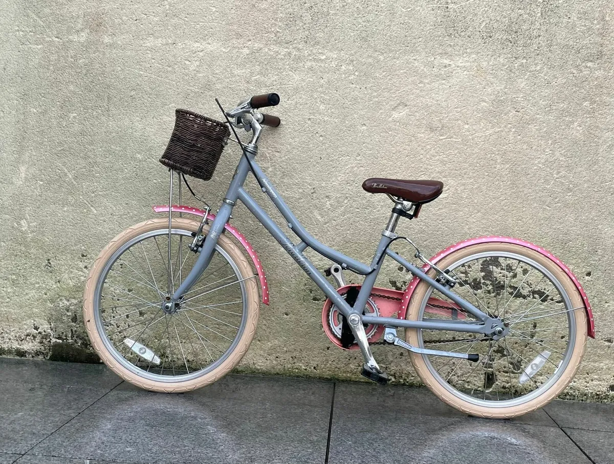 Girls bike 20 inch wheels - Image 2