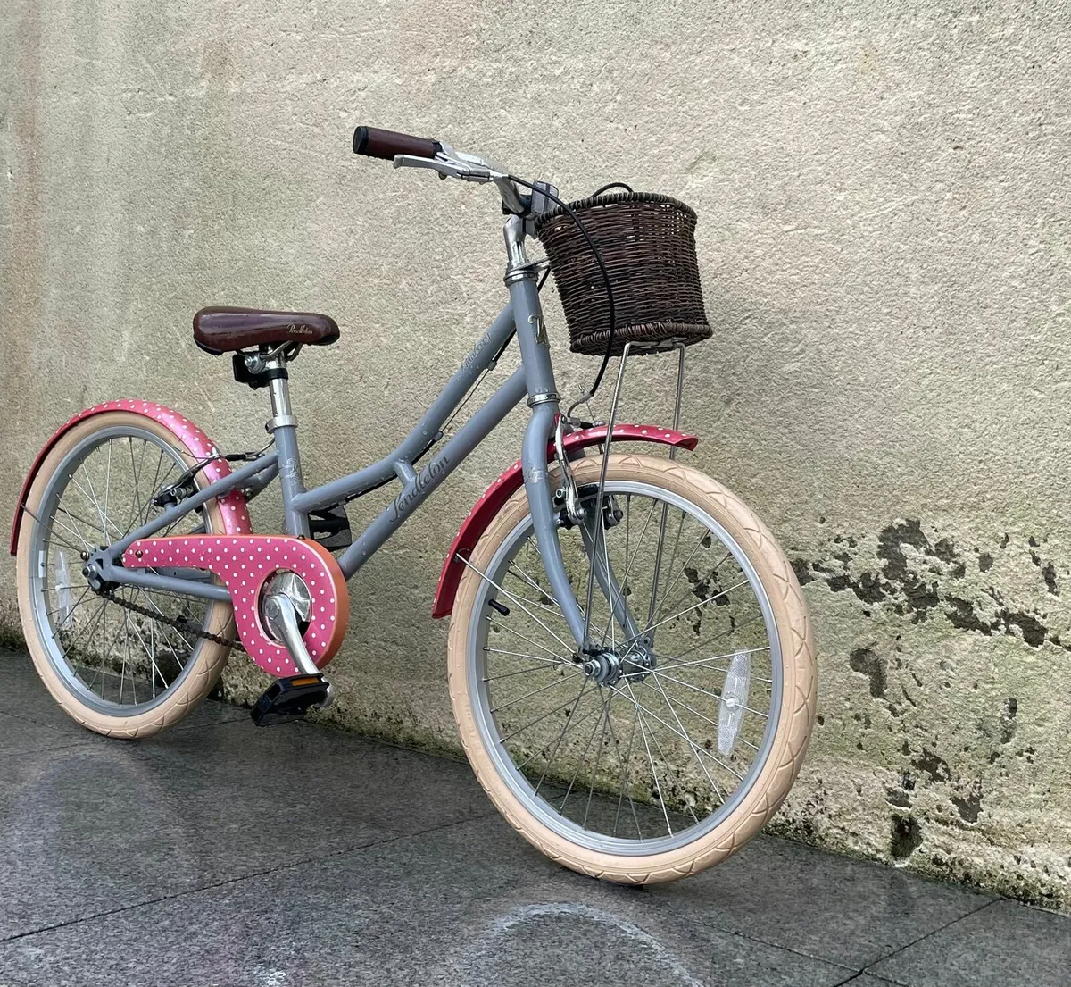 Girls bike 20 inch wheels - Image 3