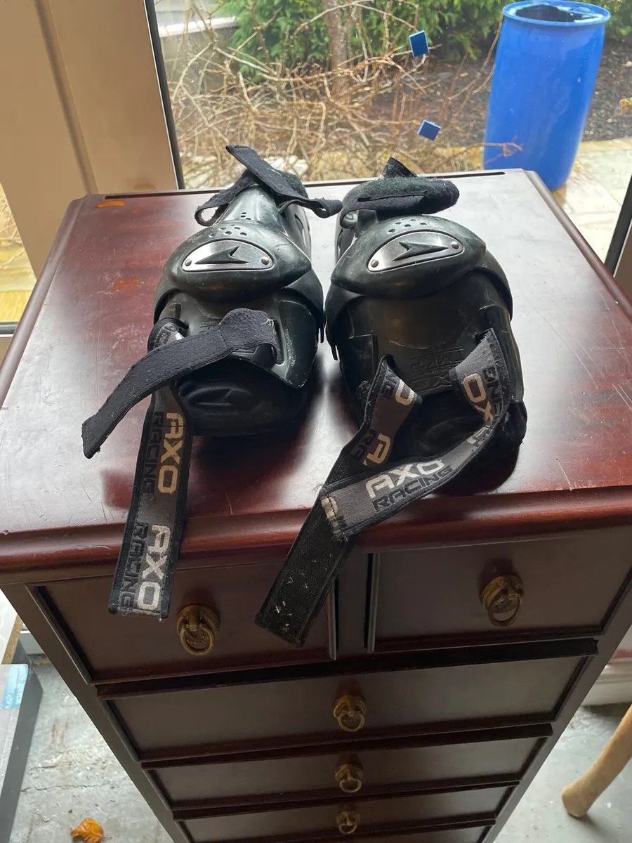 Roller skates knee pads - Image 1