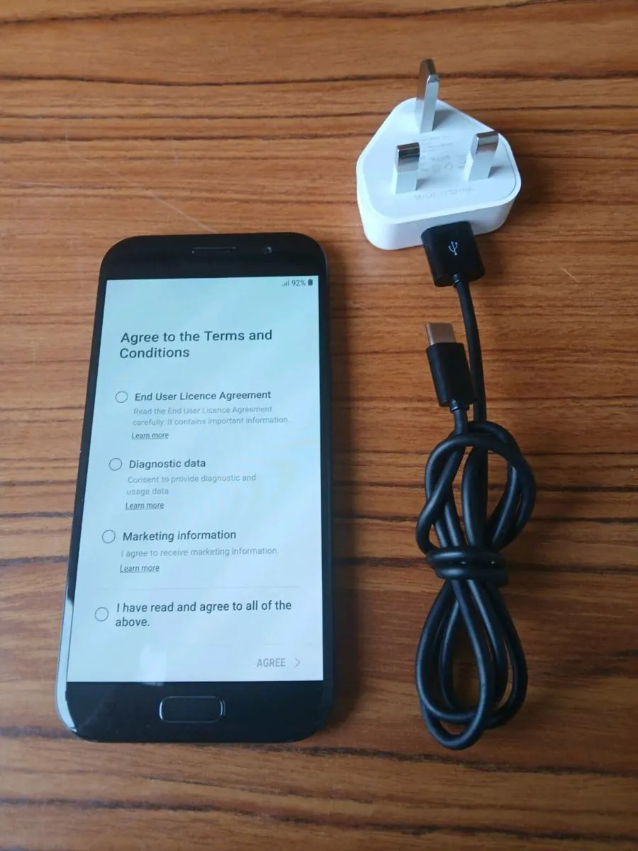 Samsung smart mobile phone. Open to any network. - Image 2