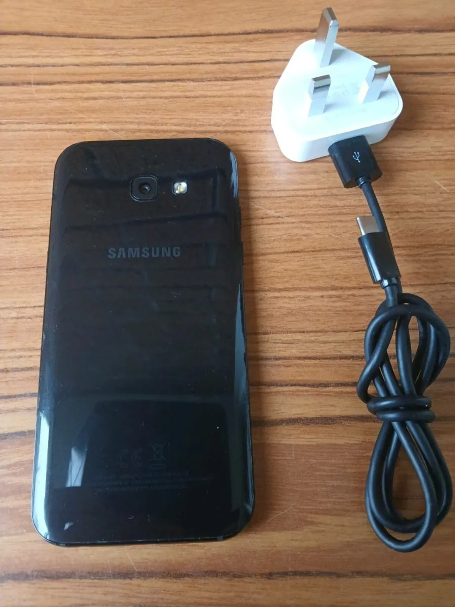Samsung smart mobile phone. Open to any network. - Image 3