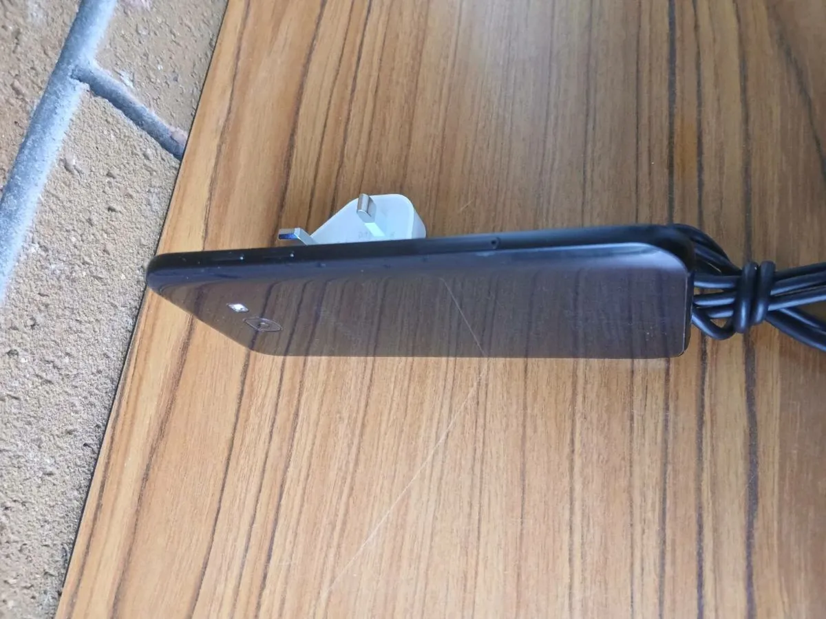 Samsung smart mobile phone. Open to any network. - Image 4