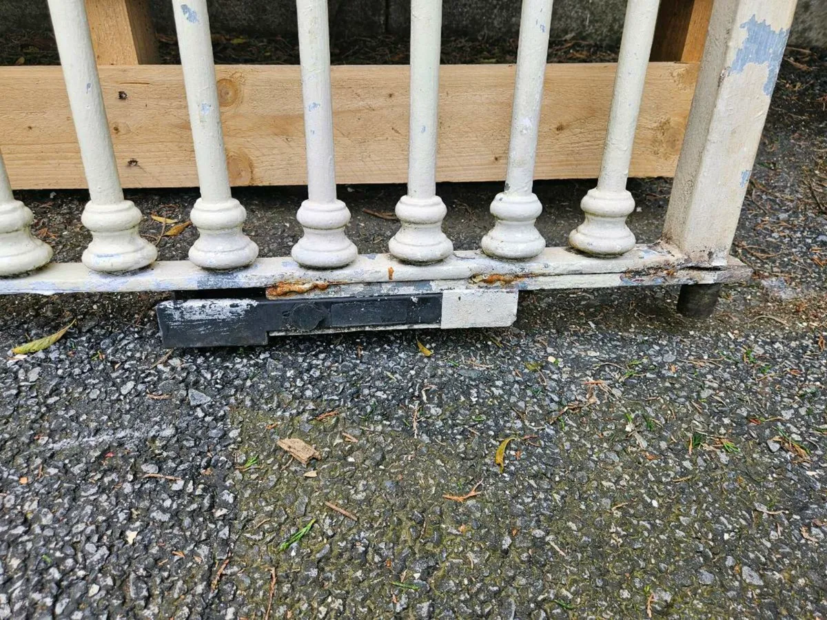 Entrance gates - Image 4