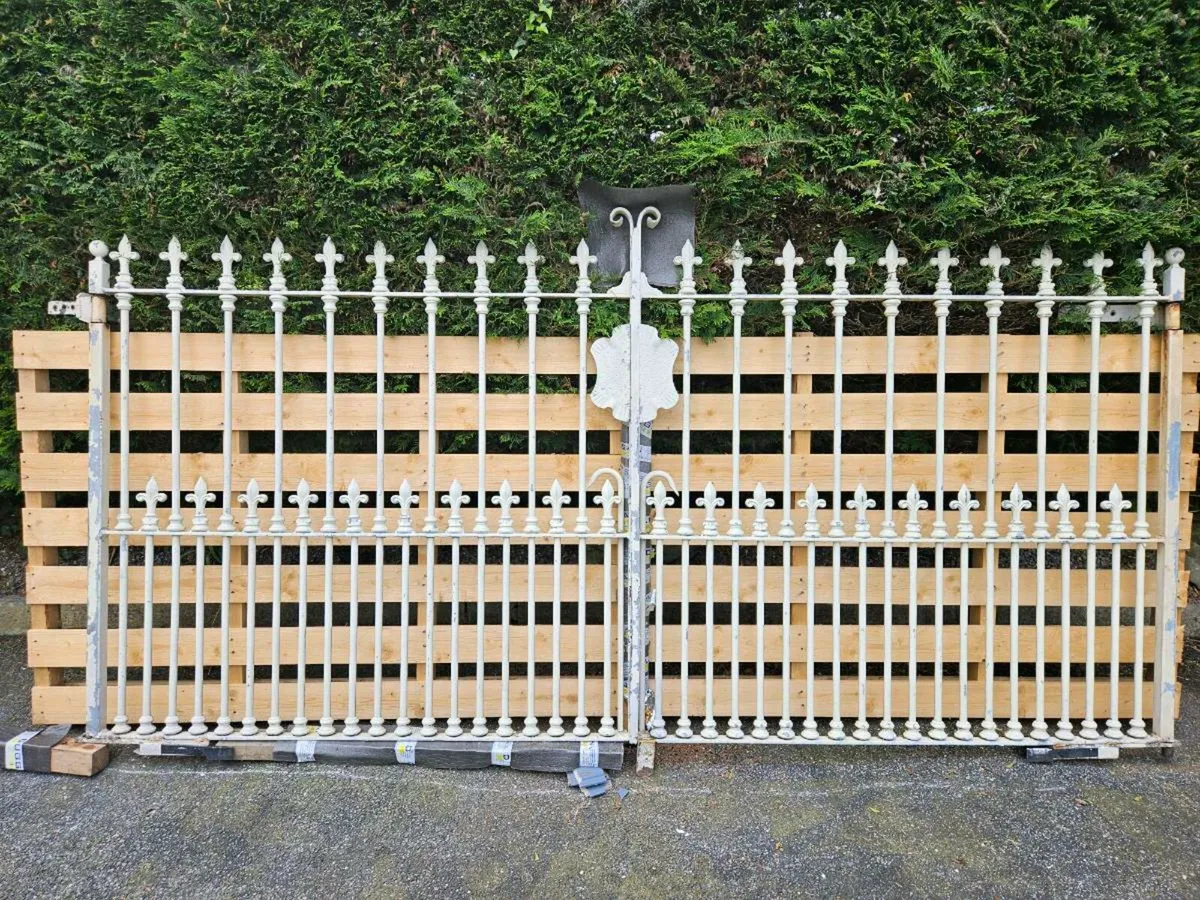 Entrance gates - Image 2