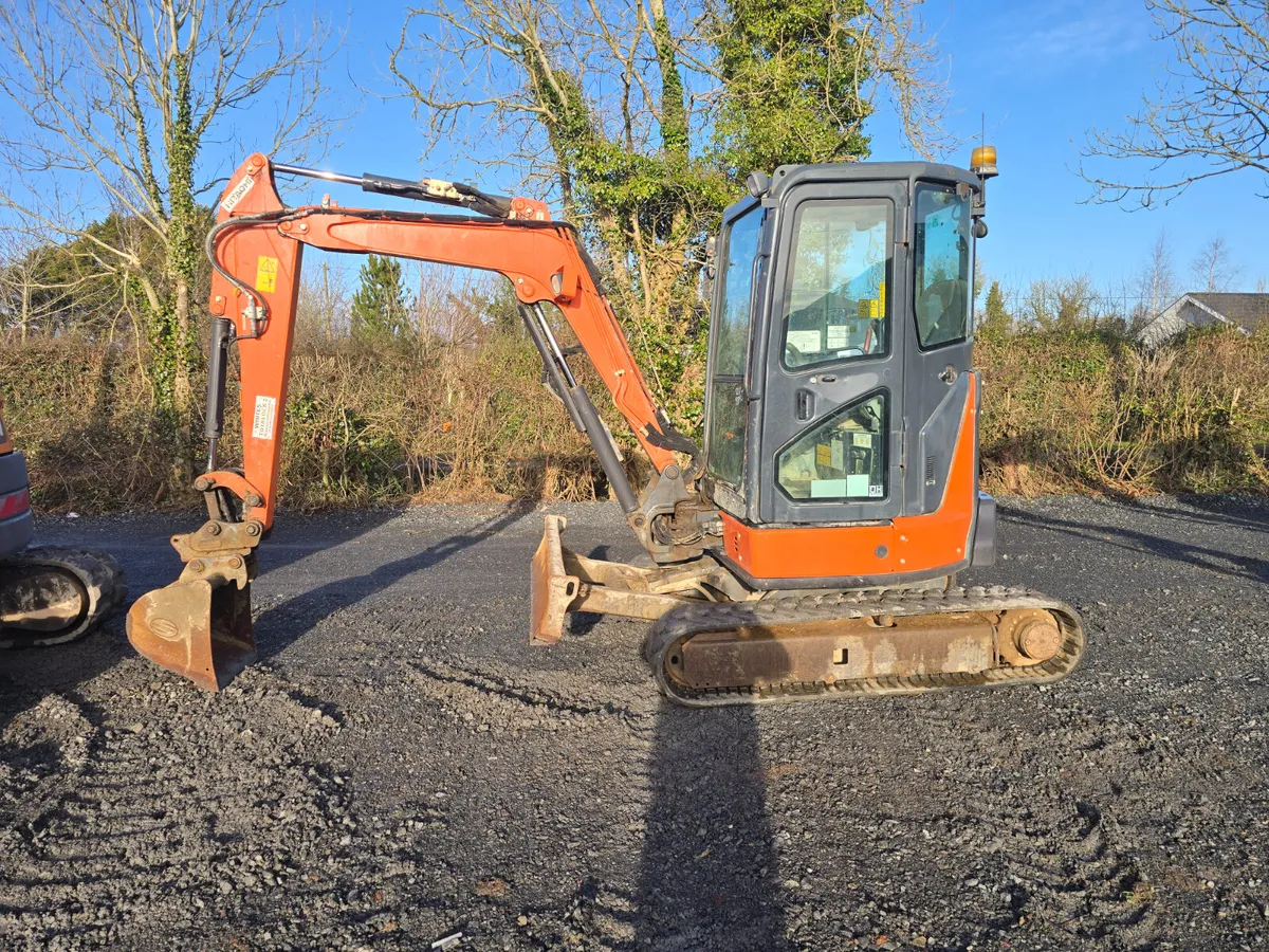 Hitachi ZX 33 - Image 2