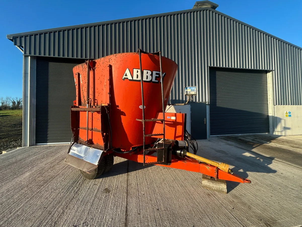 Abbey feeder - Image 1