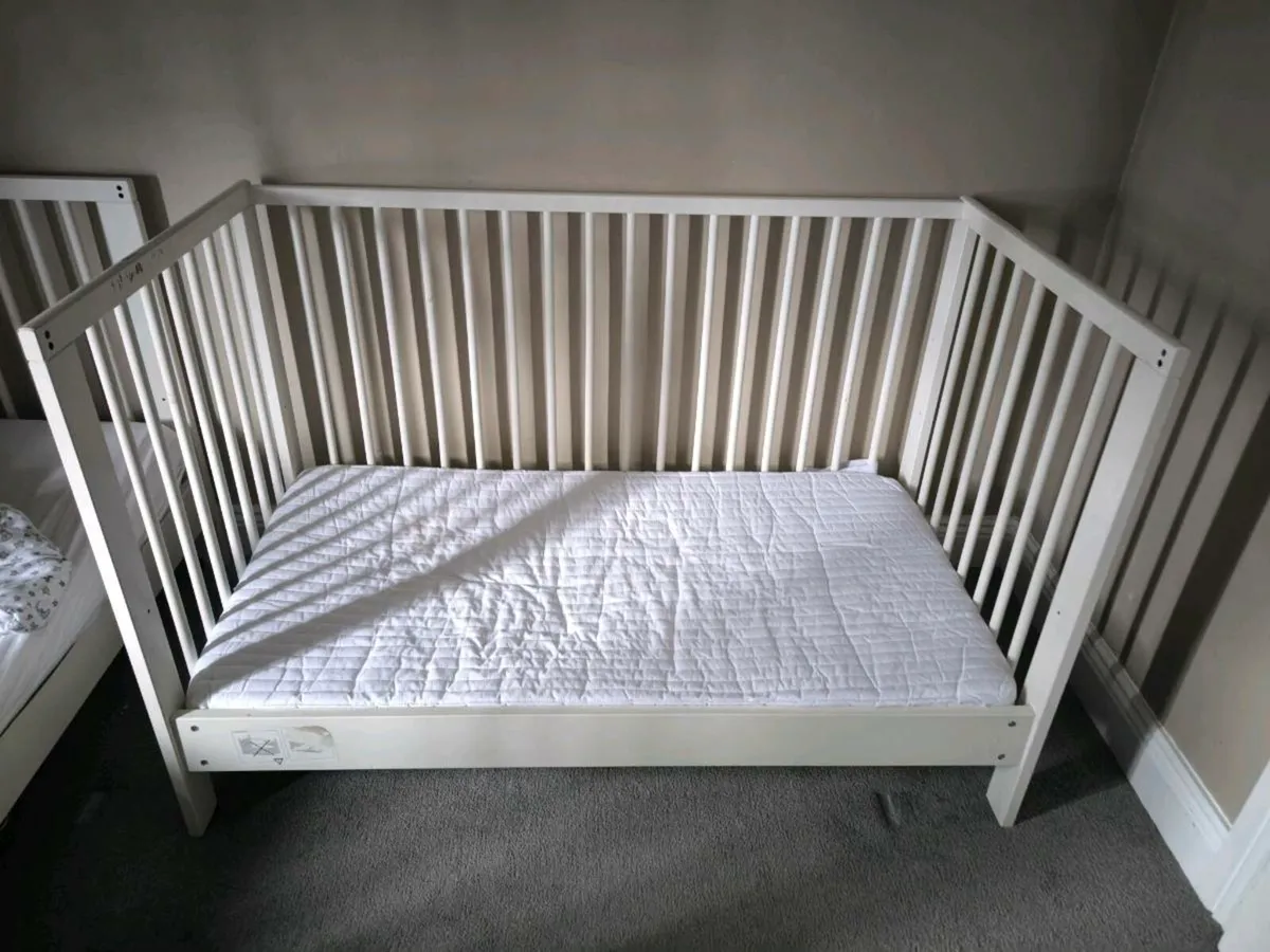 Cot bed with mattress - Image 1