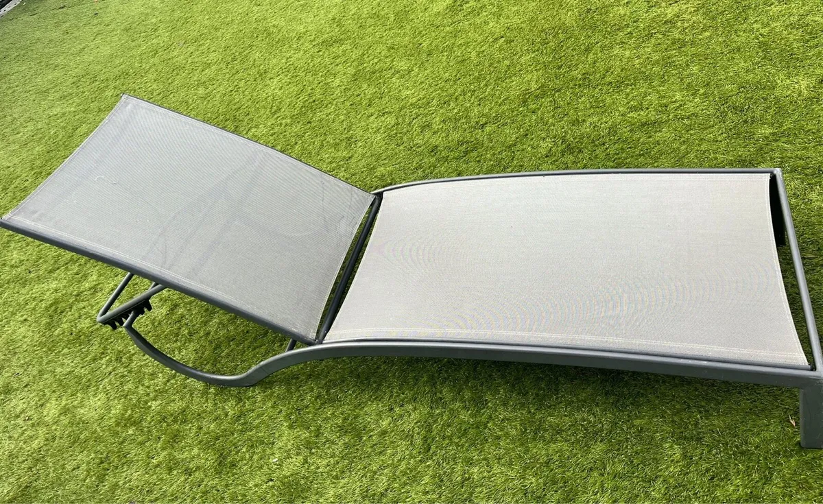 Sun loungers - Image 2