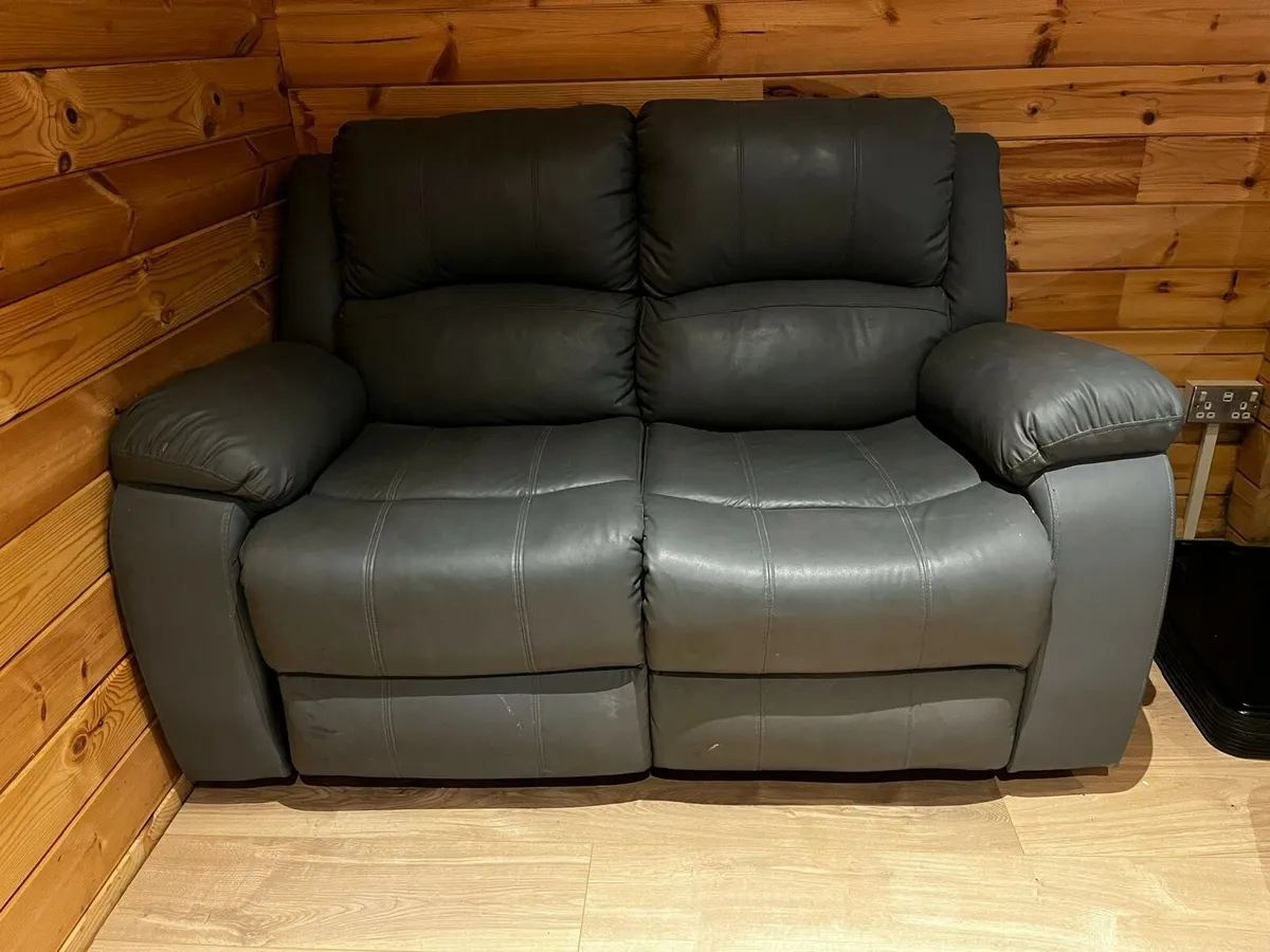 2 seater recliner leather couch - Image 3