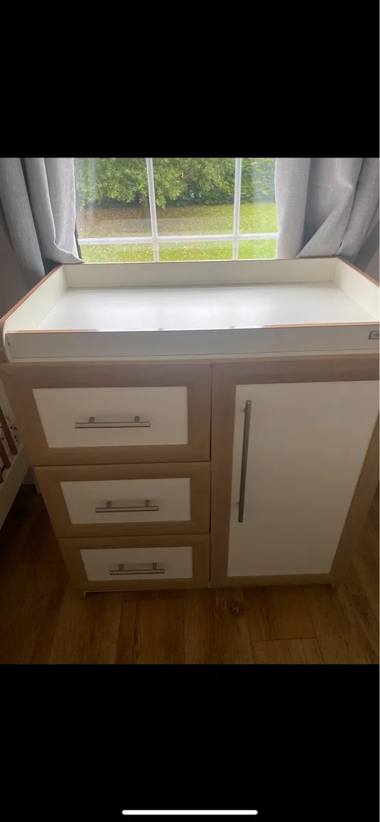 Cot & changing table - Image 4
