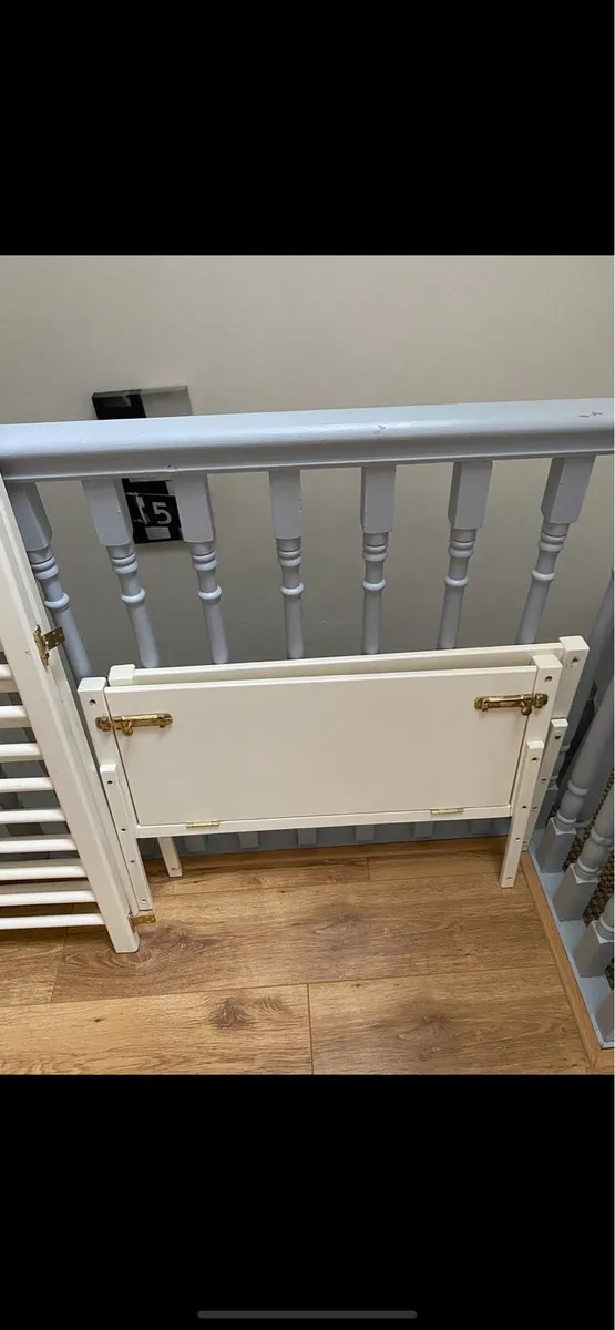 Cot & changing table - Image 3