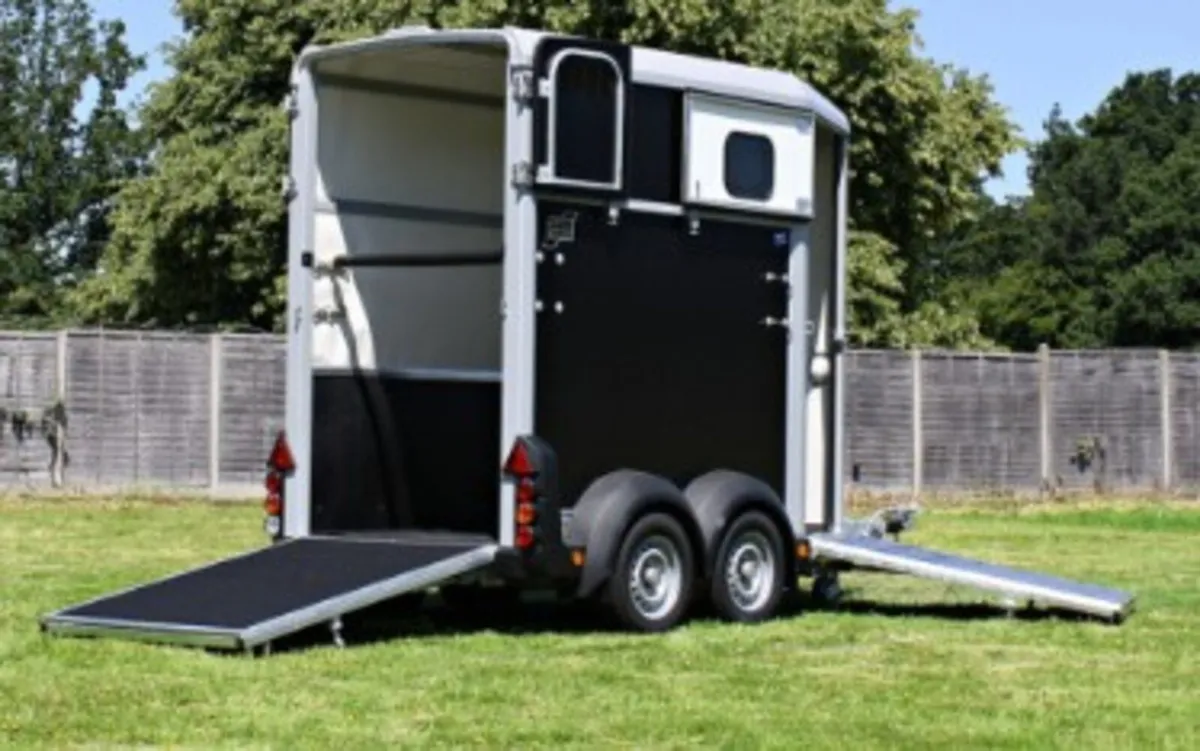 T3042804 Special Offer HB403 Ifor William Horsebox - Image 3