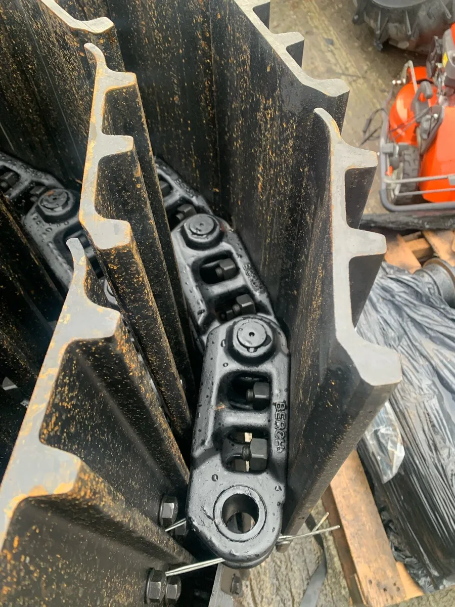 D4 700mm track groups - Image 3