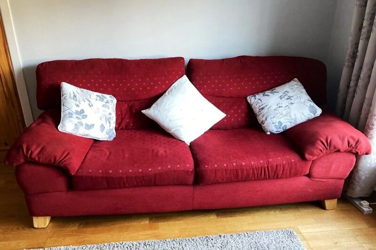 Three piece suite. Free to take away. - Image 1