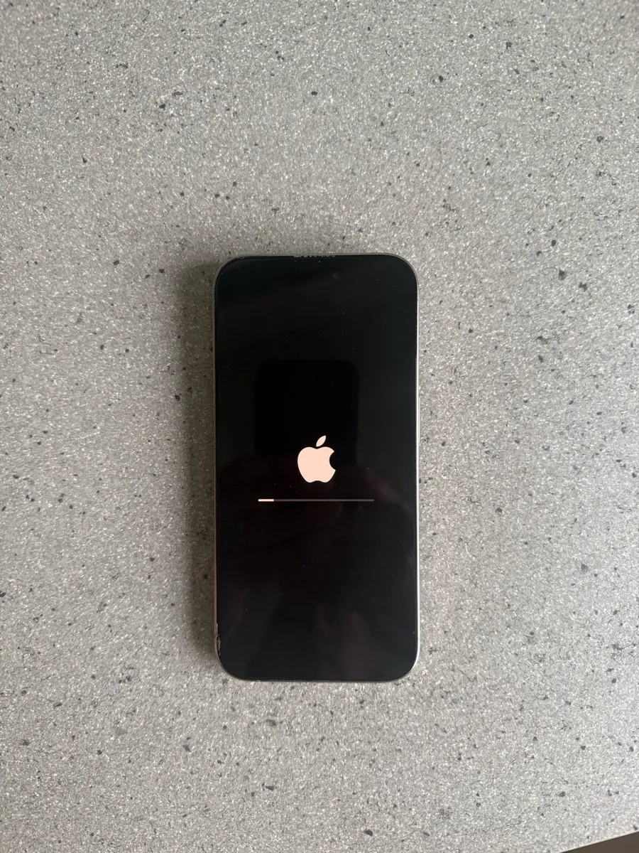 iPhone 15th - Image 4