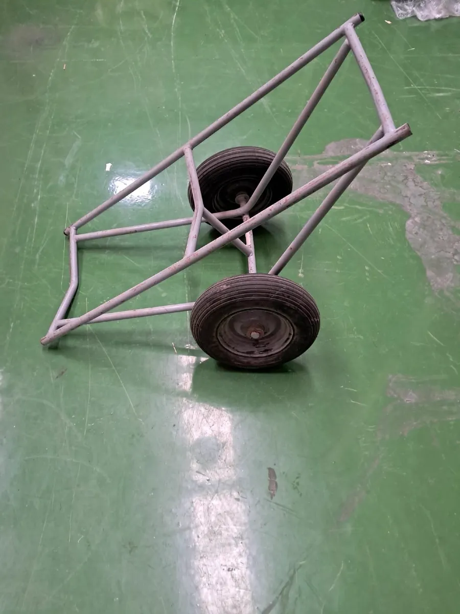 Flooring  Trolley, Good Condition - Image 1