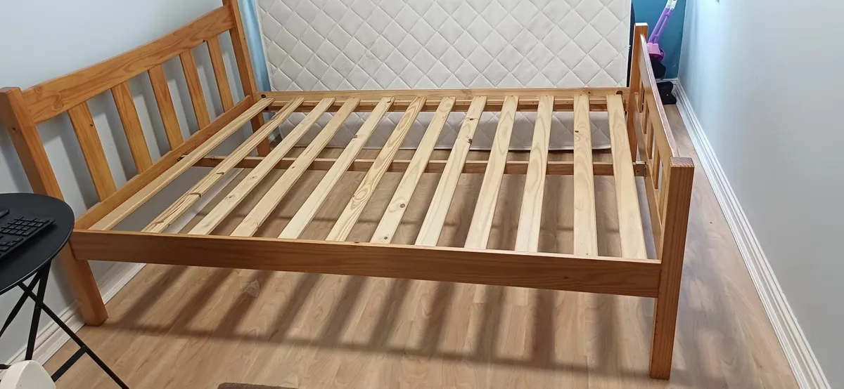 Bed and mattress - Image 1