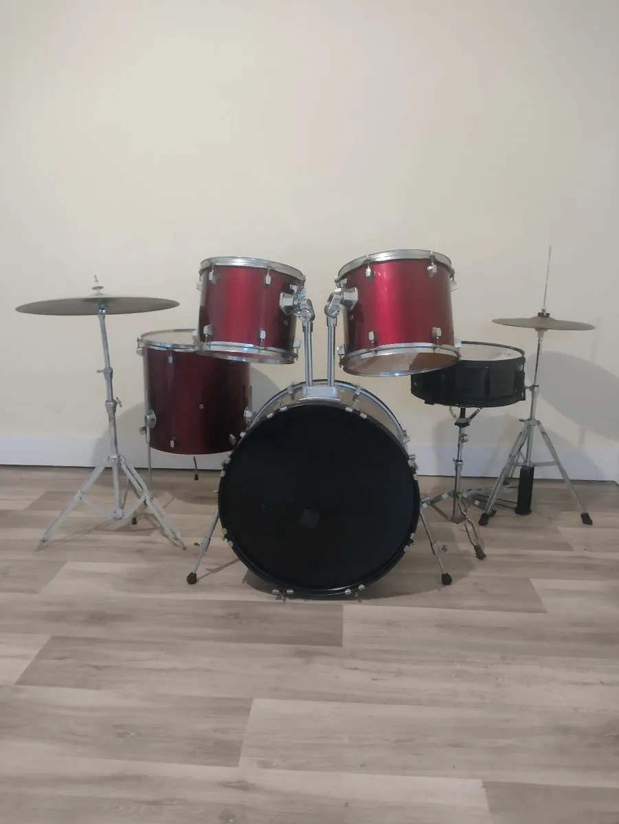 Full Drum Kit.