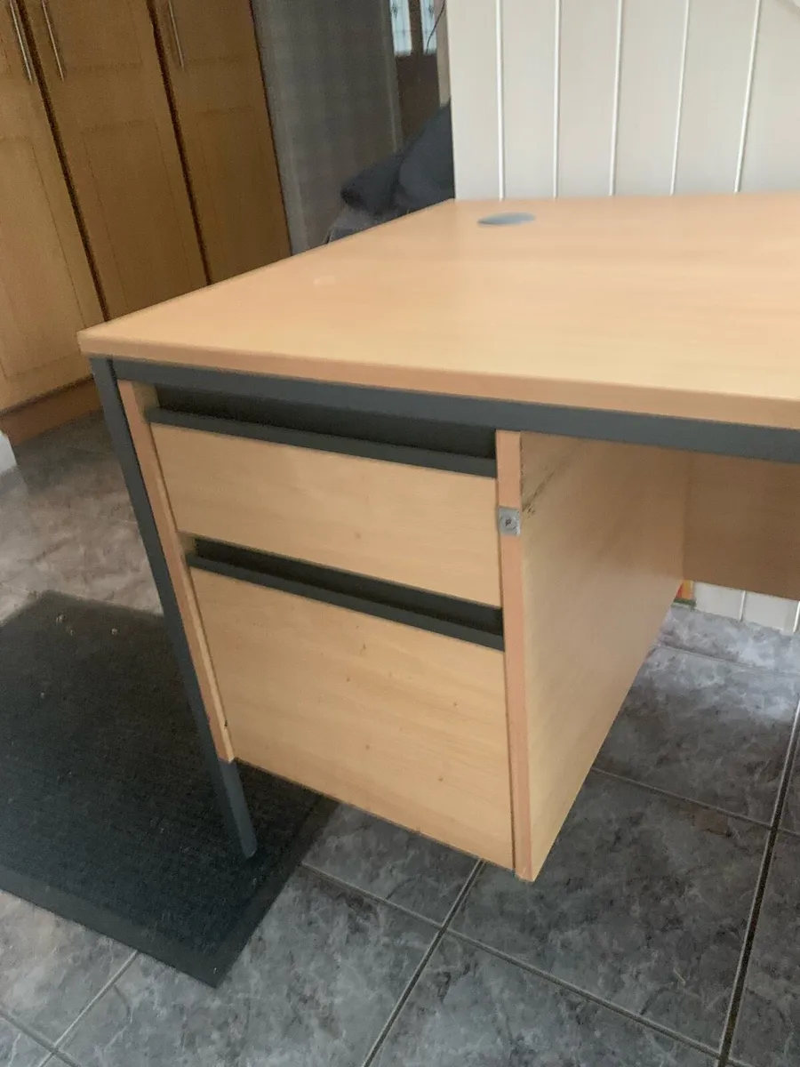 Office desk - Image 1