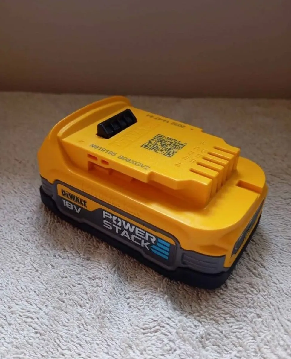 DeWalt Drill & Battery - Image 4