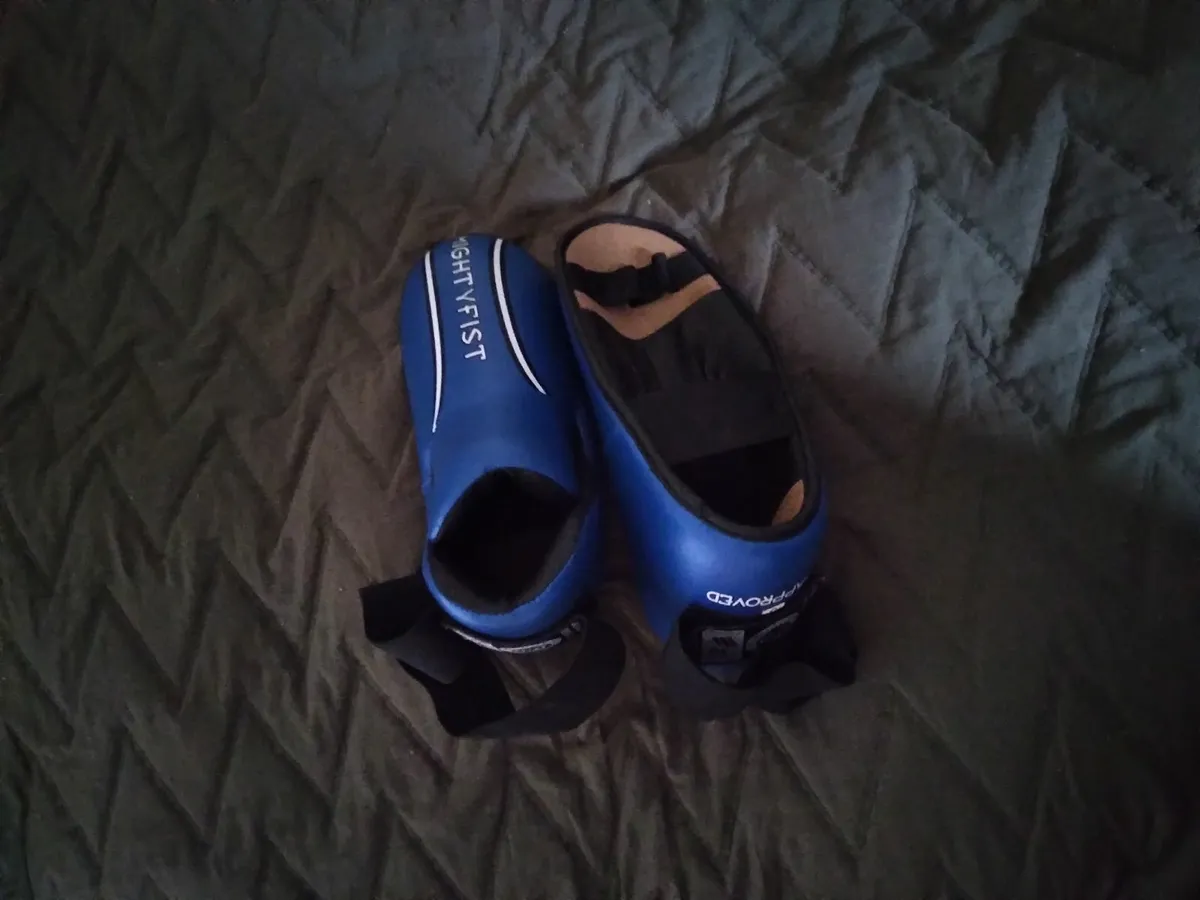 Kids Sparring Gear Set ( Size S)- Great Condition - Image 4