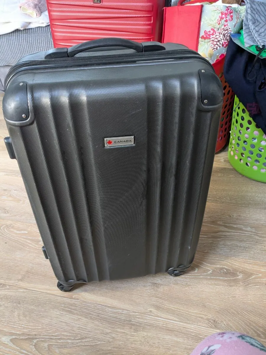 2 suitcases + 1 free if you buy both. - Image 4