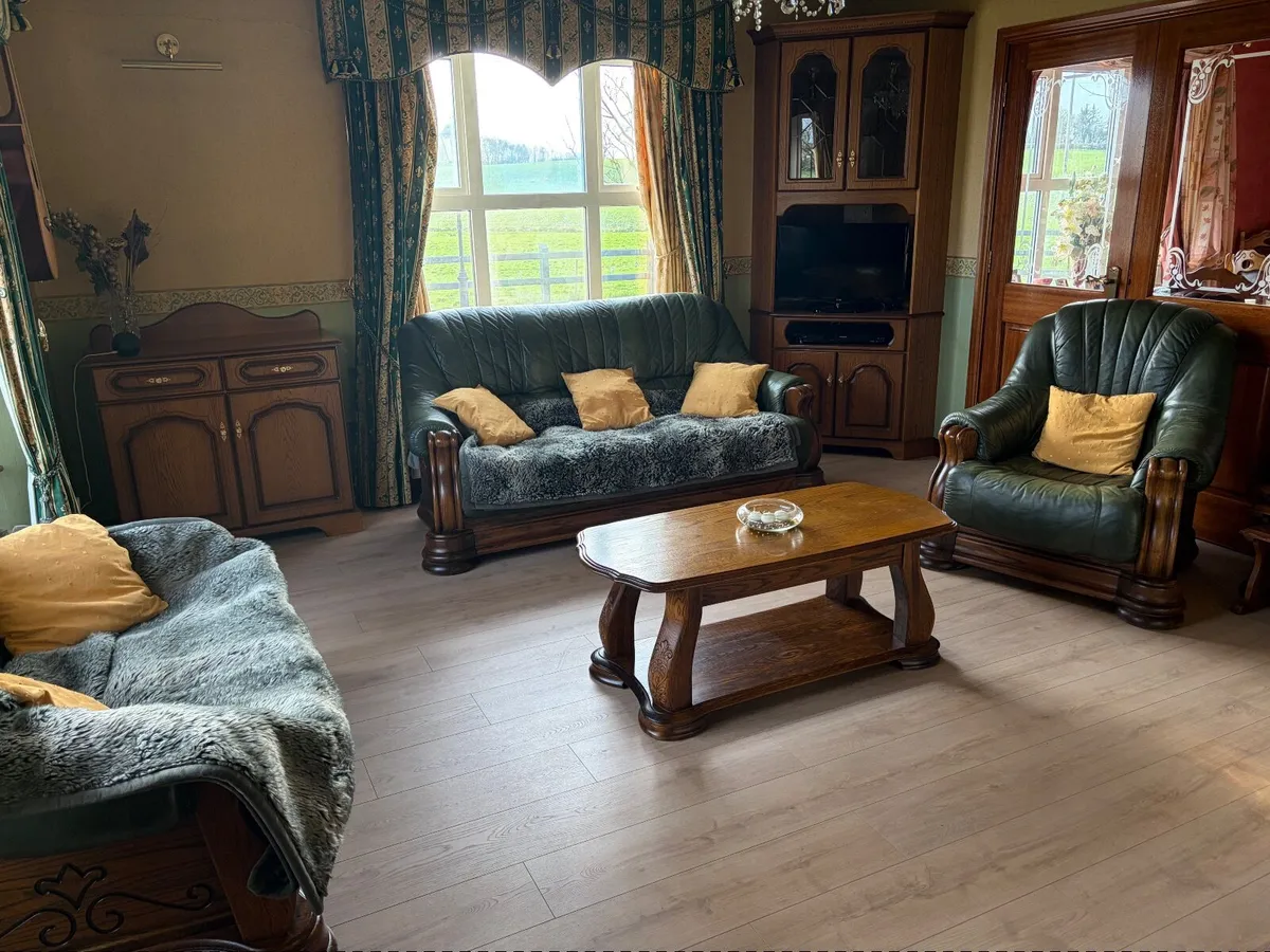 3 +2+1 Leather Suite - Image 1