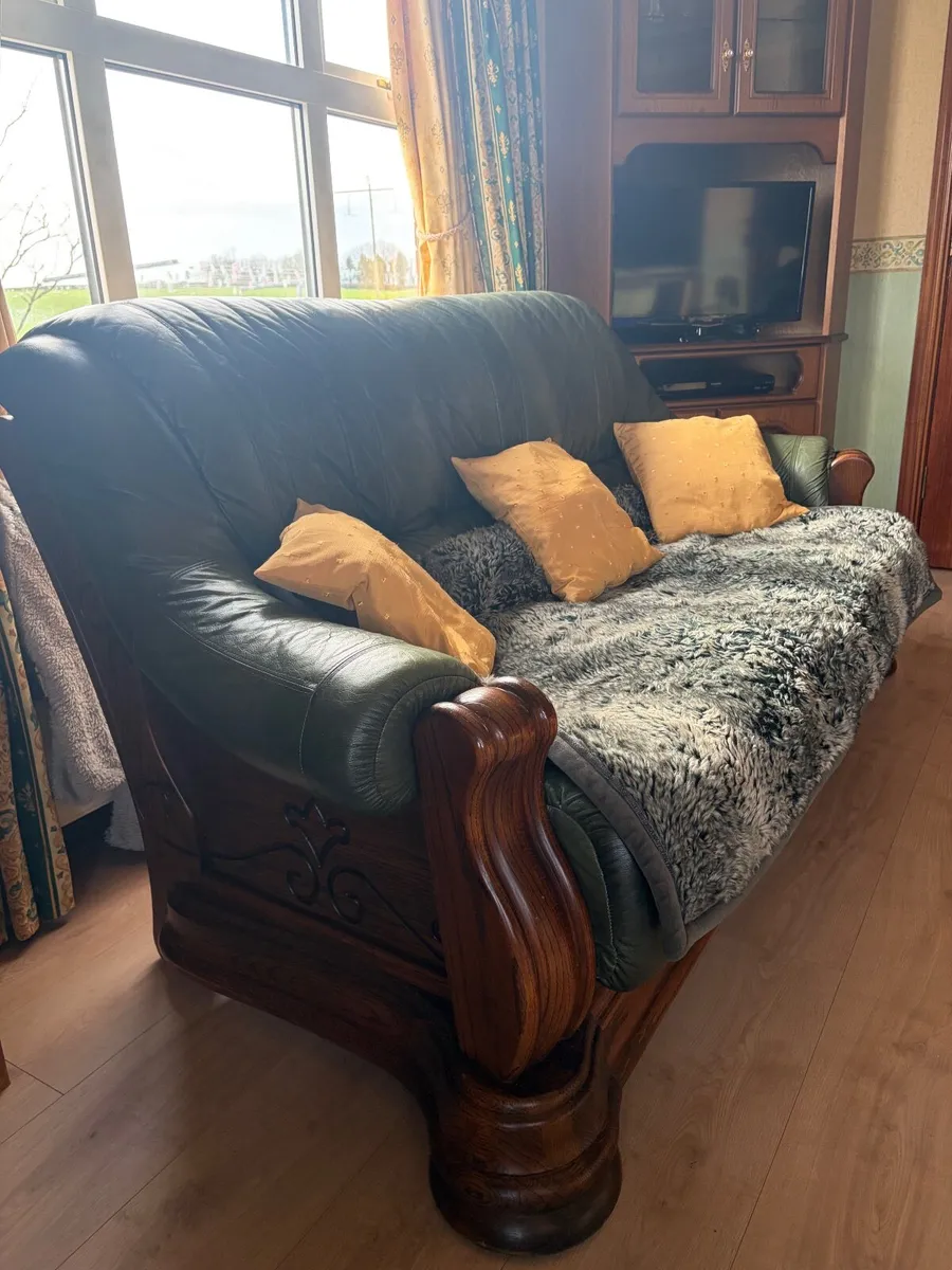 3 +2+1 Leather Suite - Image 2