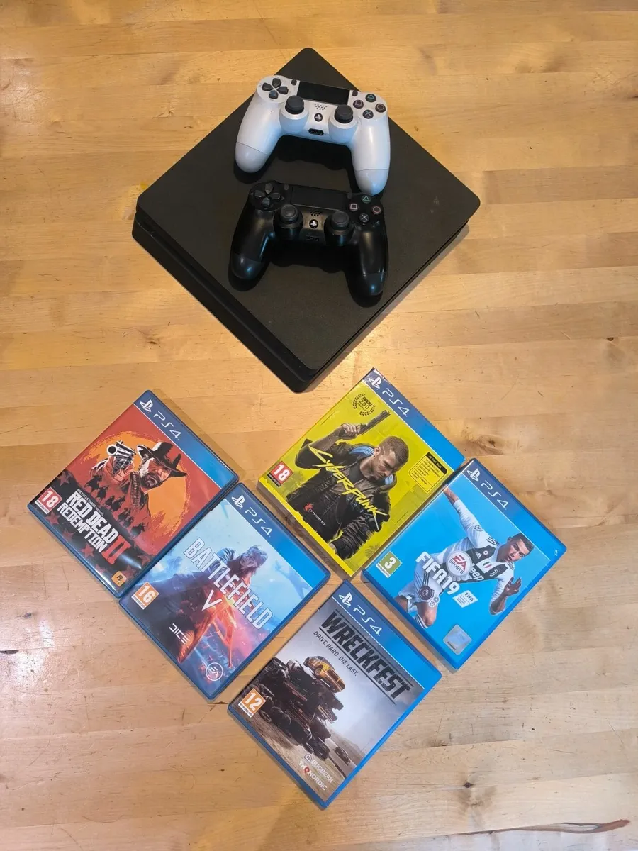 PS4 slim + 2 Controllers+ 5 Games - ready to play - Image 1