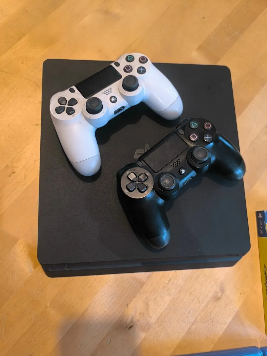 PS4 slim + 2 Controllers+ 5 Games - ready to play - Image 2