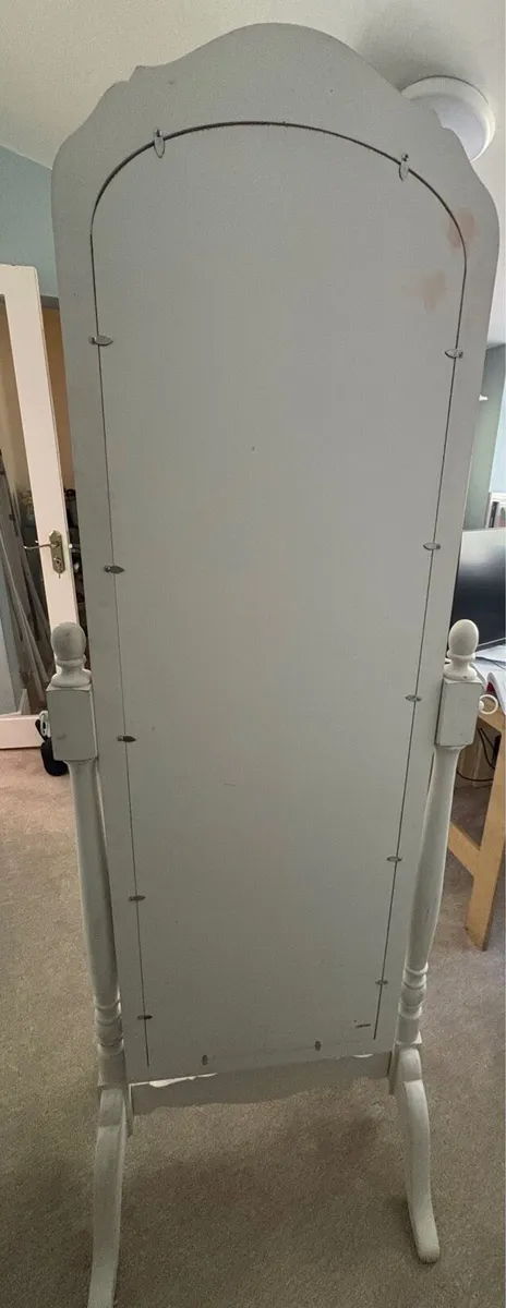 Elegant Freestanding Full-Length Mirror - Image 4