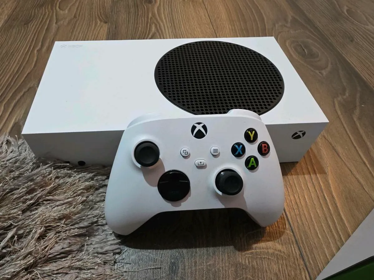 Xbox Series S 512gb, immaculate condition, as new - Image 2