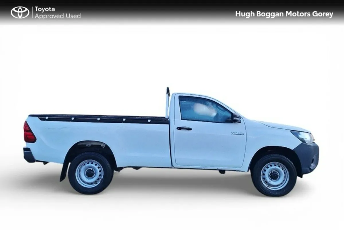 Toyota Hilux 2.4 DLX SINGLE CAB 2DR - Image 3