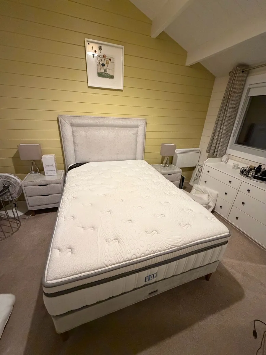 Double bed and lockers - Image 1