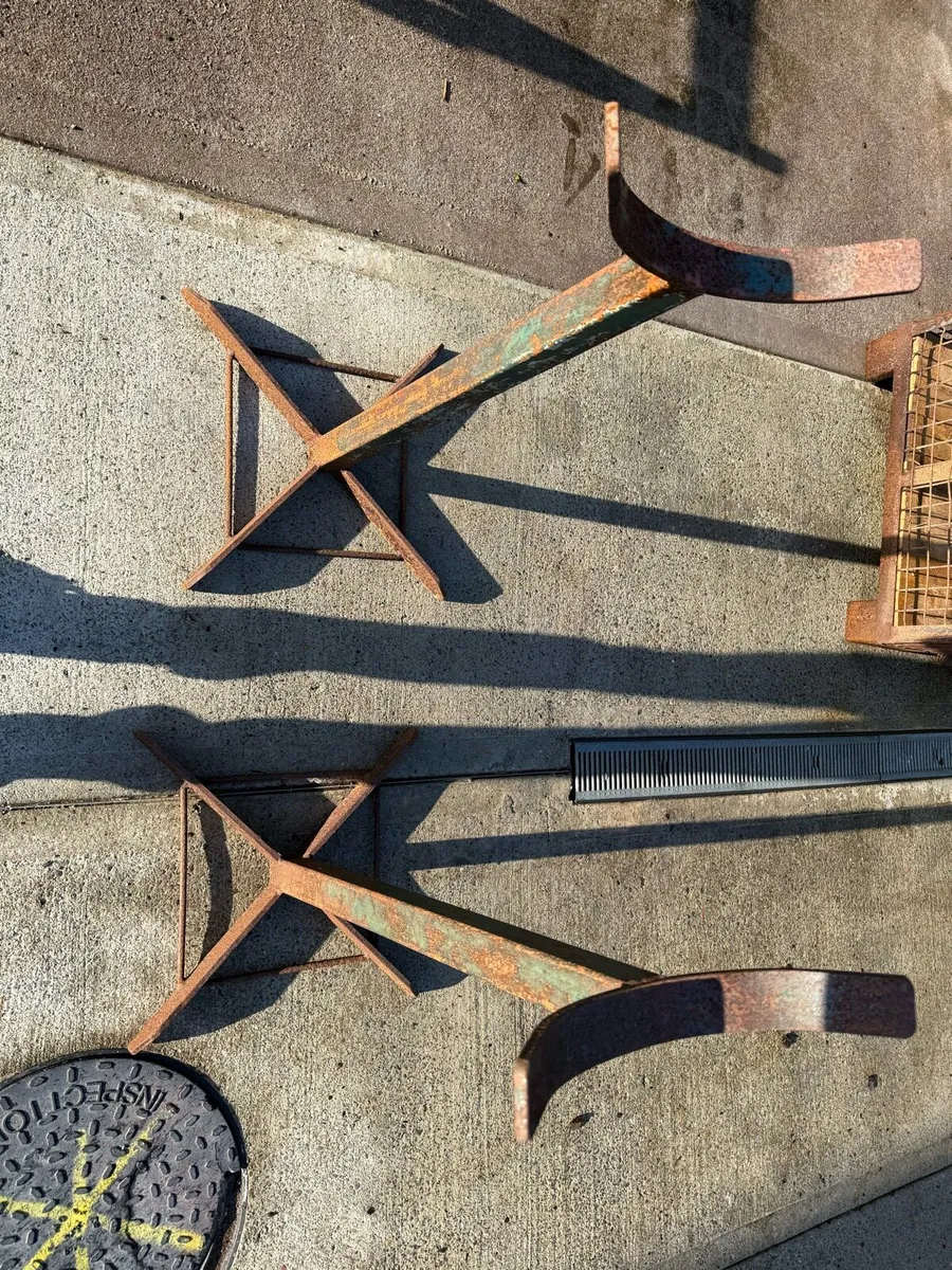 Steel Stand - Image 3