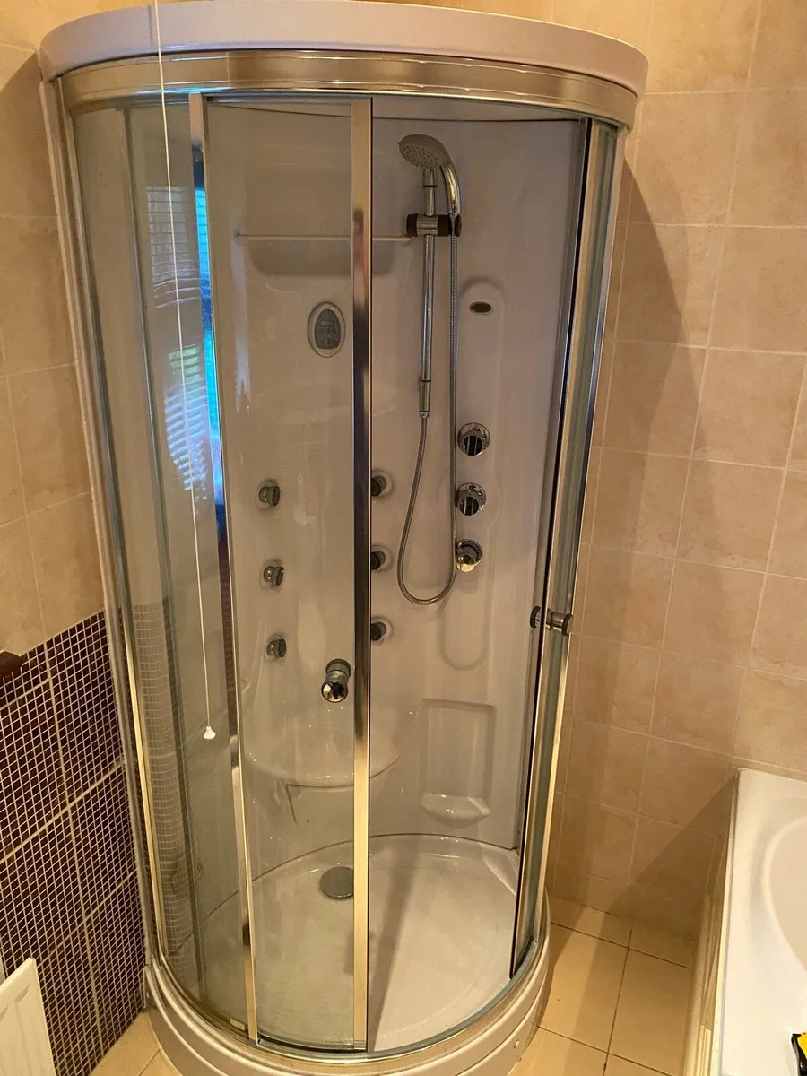 Jacuzzi shower - Image 1