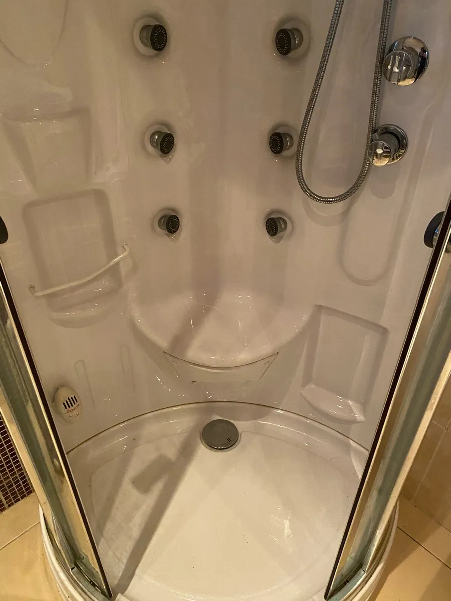 Jacuzzi shower - Image 3