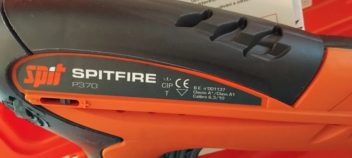 Spit P370 Steel Nail Gun - Image 2